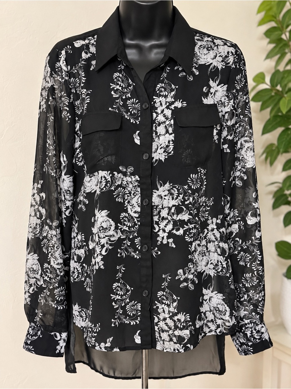 Studio Y Black White Floral Sheer High-Low Blouse Size Small